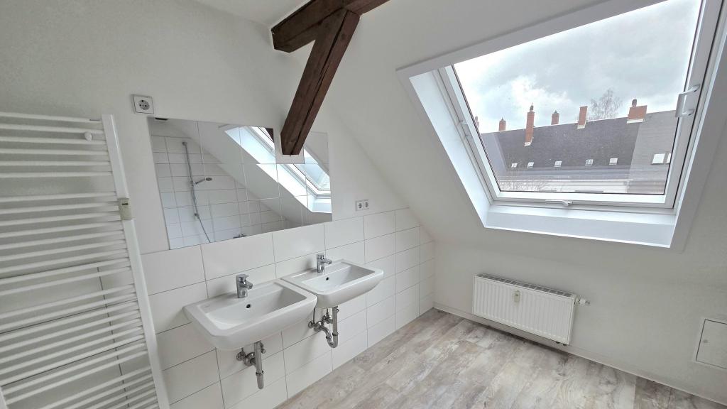 Gemütliche 3-Zimmer-Dachgeschosswohnung mit Sichtbalken in Chemnitz-Hilbersdorf! - Foto 3