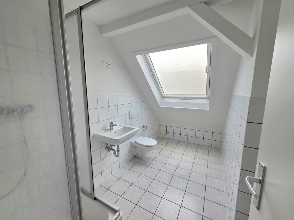2-Zimmer-Dachgeschosswohnung mit Einbauküche in Chemnitz-Hilbersdorf! - Photo 5