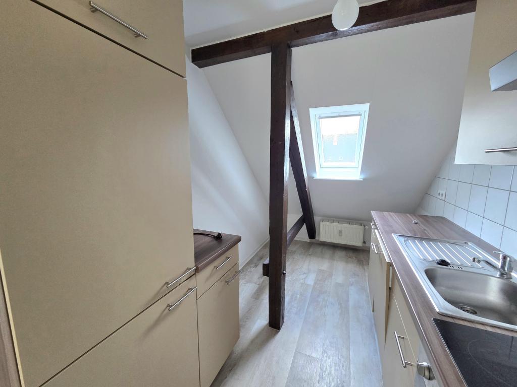 2-Zimmer-Dachgeschosswohnung mit Einbauküche in Chemnitz-Hilbersdorf! - Photo 4