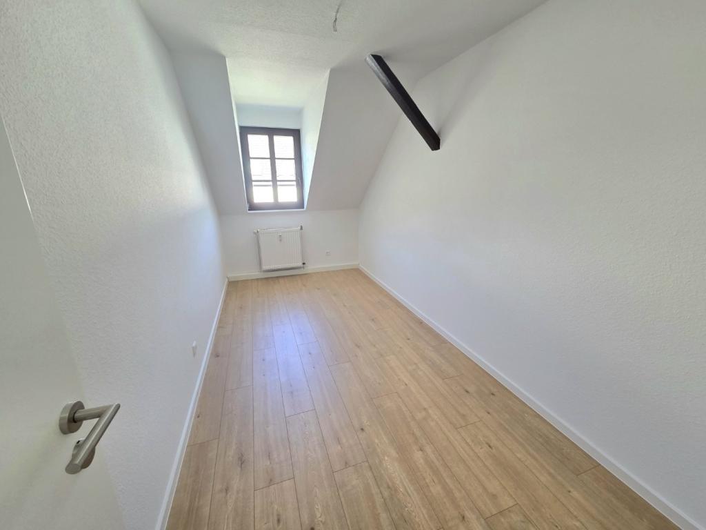 Viel Platz unterm Dach: 5‑Zimmer-Wohnung mit Sichtbalken & Tageslichtbad! - Foto 2