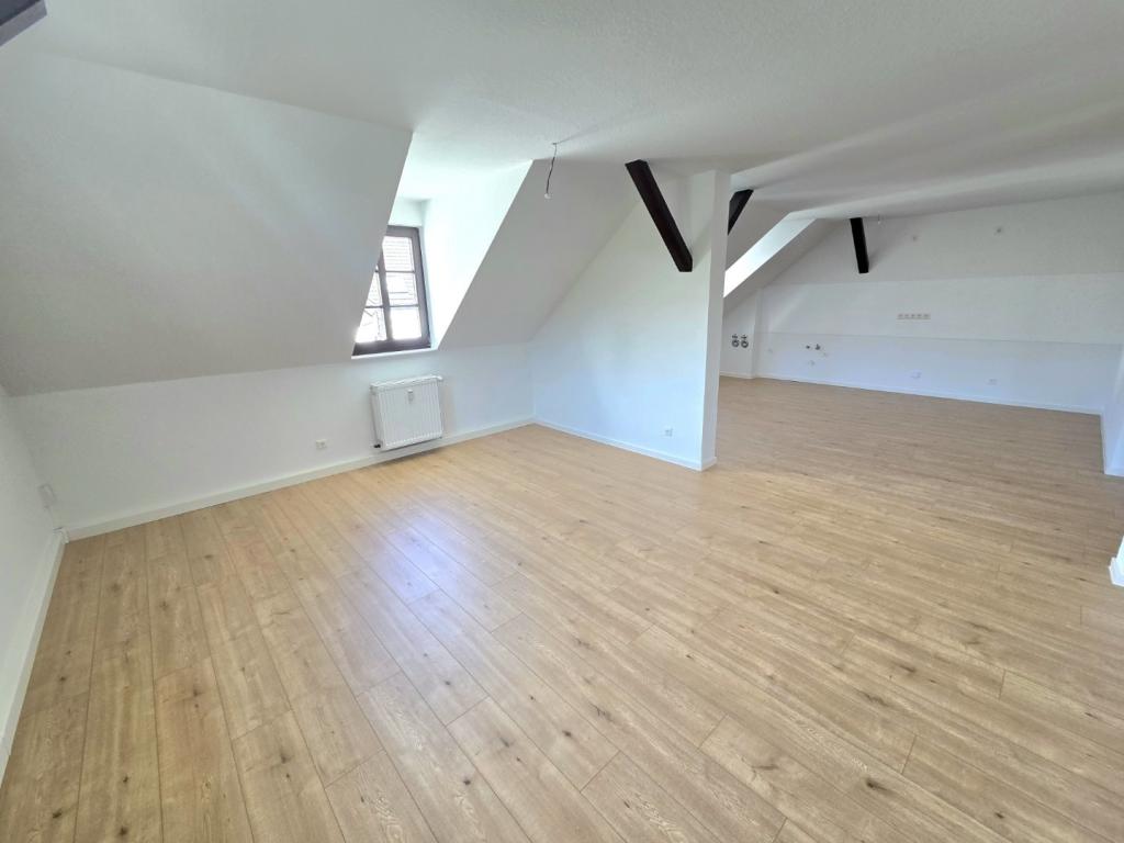 Viel Platz unterm Dach: 5‑Zimmer-Wohnung mit Sichtbalken & Tageslichtbad! - Foto 5