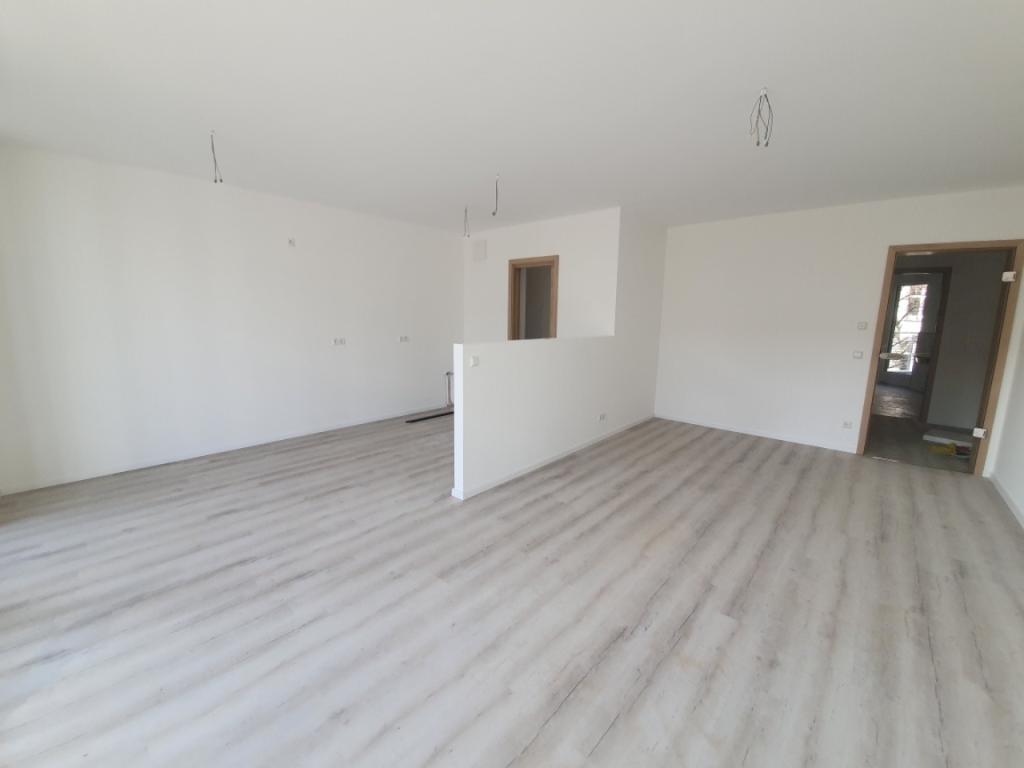 Schöne 3-Zimmer-Wohnung mit Balkon im 1.OG -Neubau-Tiefgarage Fahrstuhl- - Photo 1