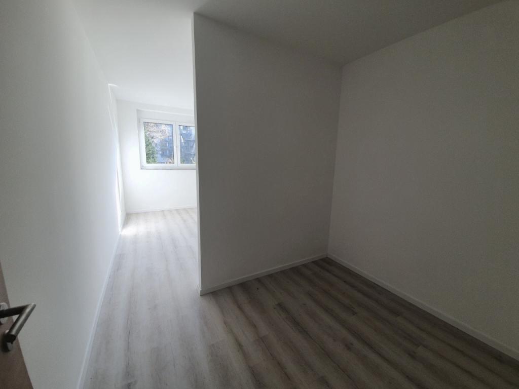 Schöne 3-Zimmer-Wohnung mit Balkon im 1.OG -Neubau-Tiefgarage Fahrstuhl- - Photo 3
