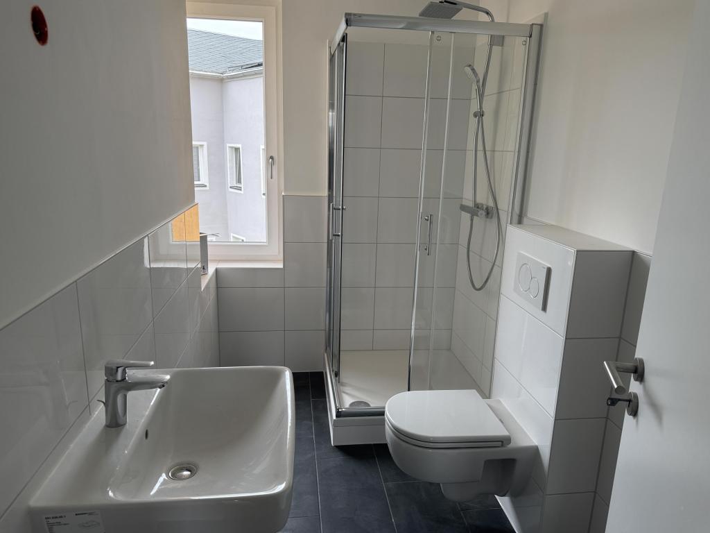 4-Raum-Erdgeschosswohnung mit Gartenanteil - Erstbezug! - Photo 1