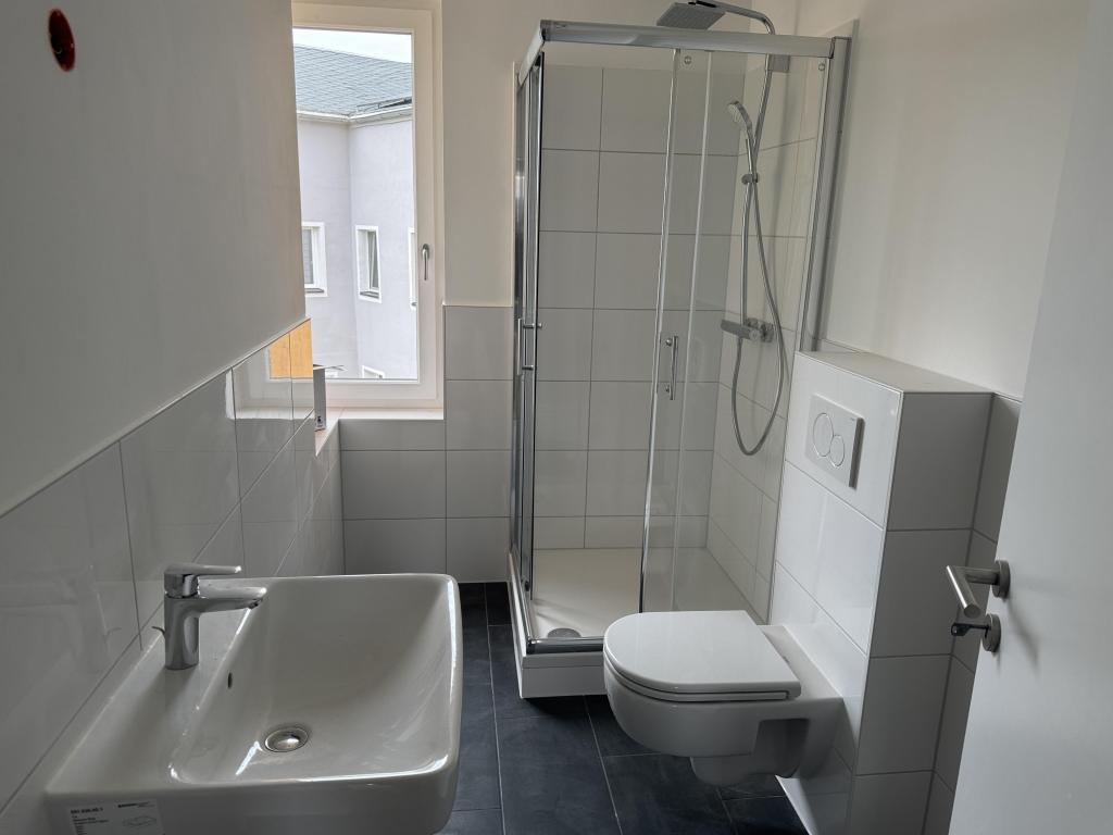 Erstbezug- Hochwertige 4-Raum-Wohnung mit 2 Bädern und Balkon! - Foto 2