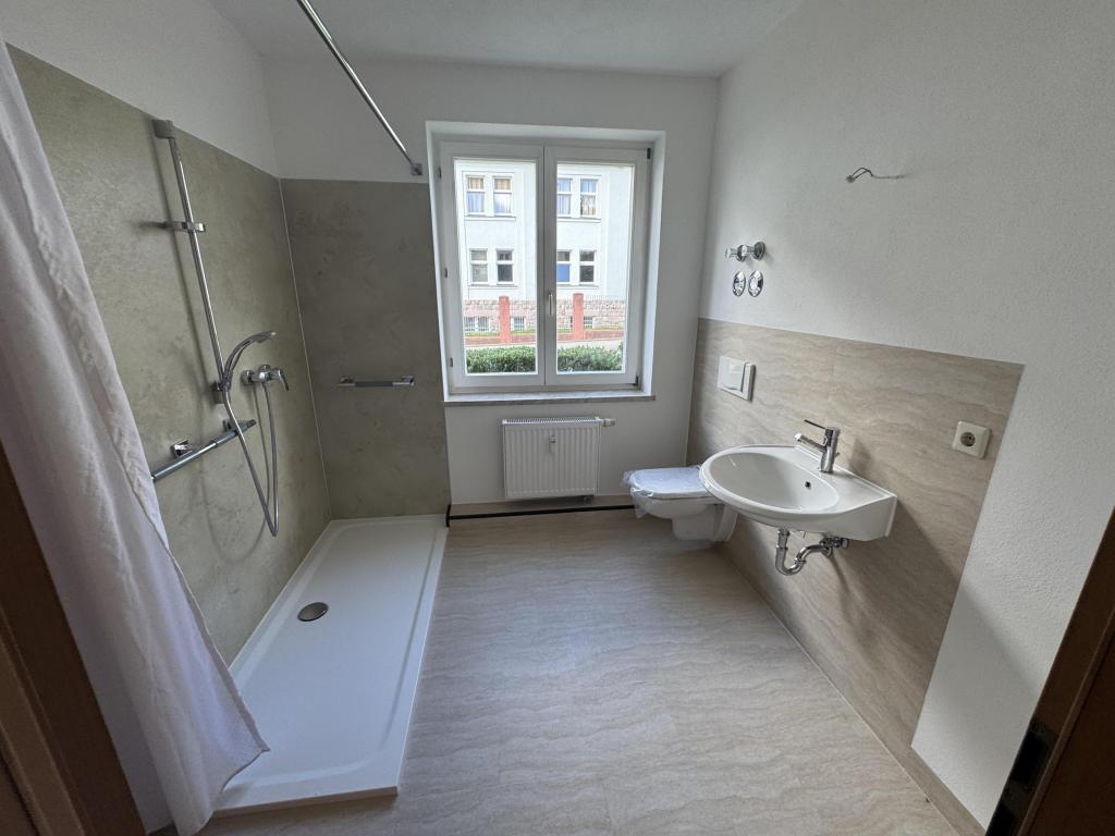 Frisch renovierte 3-Raum-Wohnung mit Balkon und bodentiefer Dusche! - Photo 3