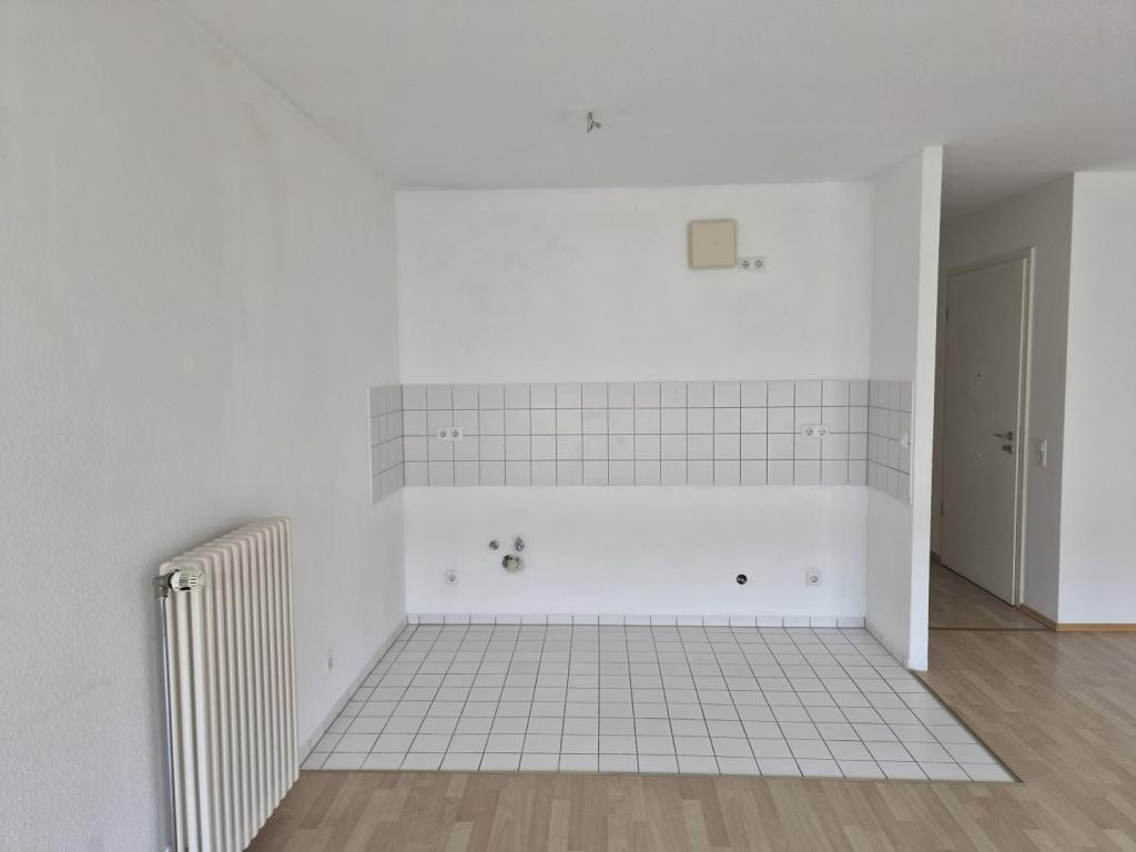 Grüne Aussichten inklusive! Helle 2-Zimmer-Wohnung mit Balkon - Photo 2
