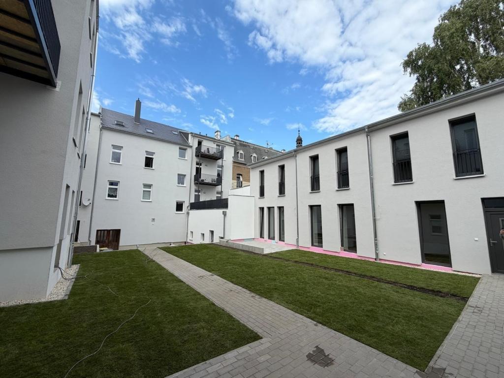 Historischer Charme trifft modernen Wohnkomfort – Dachgeschosswohnung mit Balkon - Photo 1