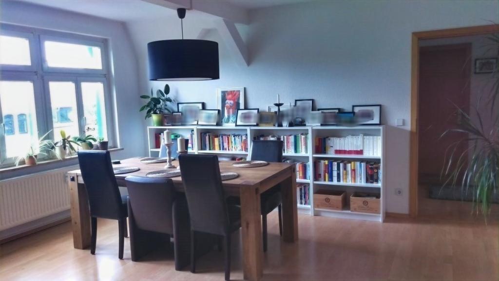 Ab 01.11 - Gepflegte 86 m² Wohnung mit Keller, Balkon und Tageslichtbad im Dachgeschoss - Photo 2