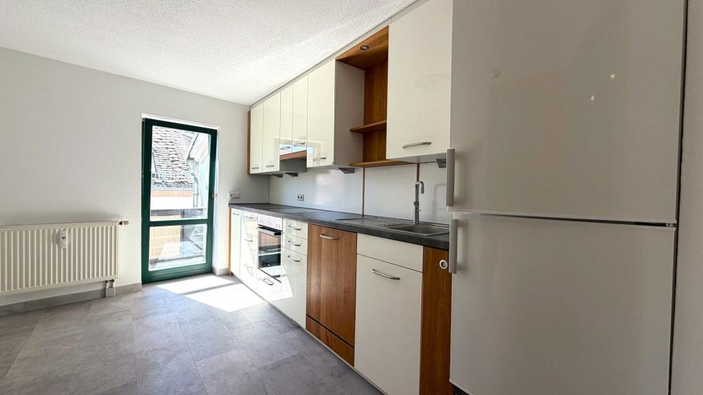 Zentral gelegene 3-Zimmer Wohnung im Dachgeschoss mit Einbauküche - Photo 4