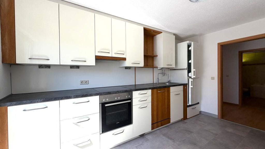 Zentral gelegene 3-Zimmer Wohnung im Dachgeschoss mit Einbauküche - Photo 5