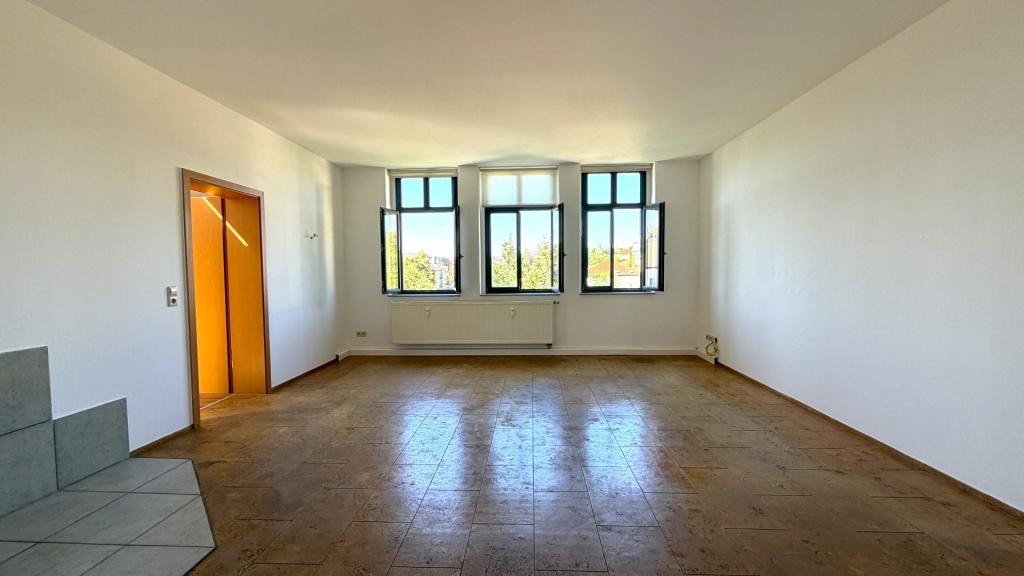 Zentral gelegene 3-Zimmer Wohnung im Dachgeschoss mit Einbauküche - Photo 2