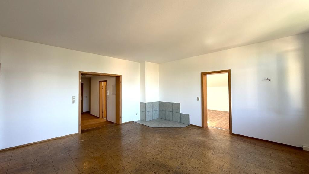 Zentral gelegene 3-Zimmer Wohnung im Dachgeschoss mit Einbauküche - Photo 1