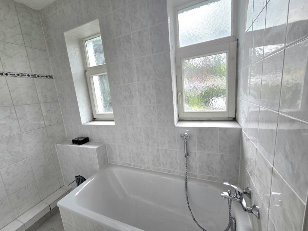 Schöne 4-Zimmer-Wohnung mit Balkon in Chemnitz/ Erfenschlag - Foto 2