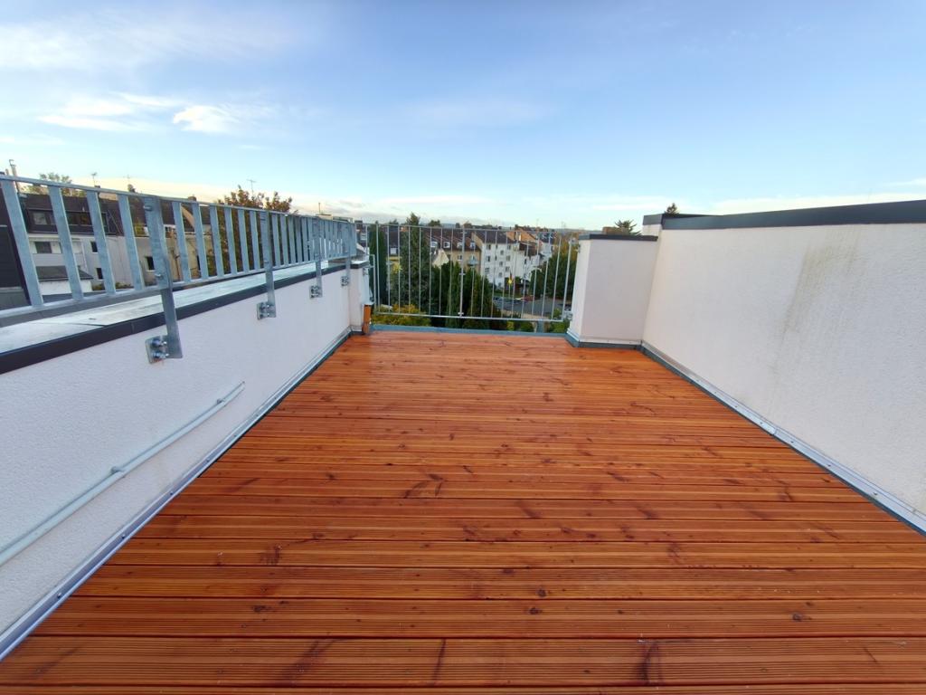Helle 2 Zimmer Wohnung + Dachterrasse. - Foto 1