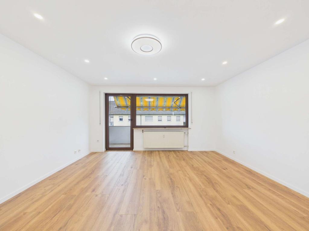 Ankommen, wohlfühlen und das Leben genießen, komplett renovierte 3-Zi.-Wohnung mit sonniger Loggia - Photo 1