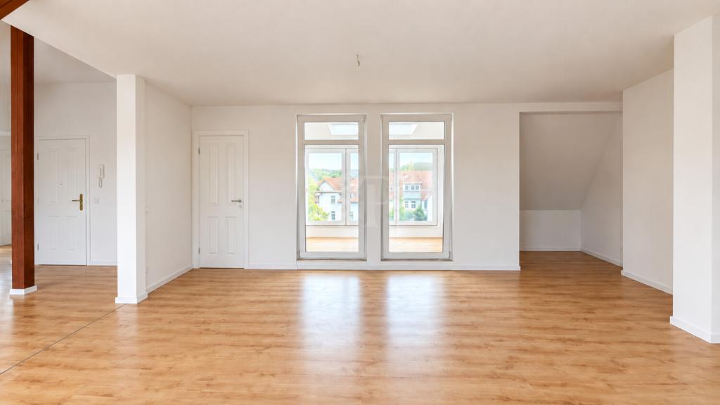 Erstbezug nach Sanierung: 2-Zimmer-Dachgeschosswohnung mit Loggia in Daberstedt! - Photo 1