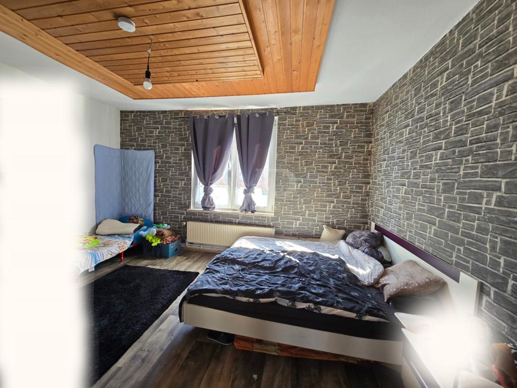 Schlafzimmer DG links