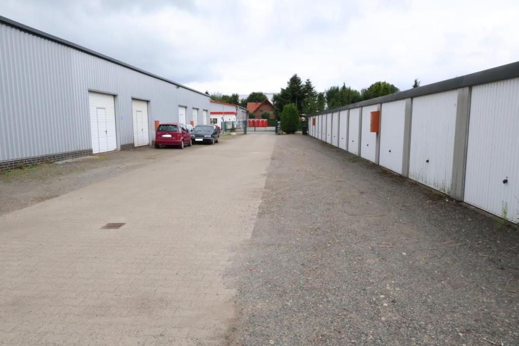 Hallen und Garagen