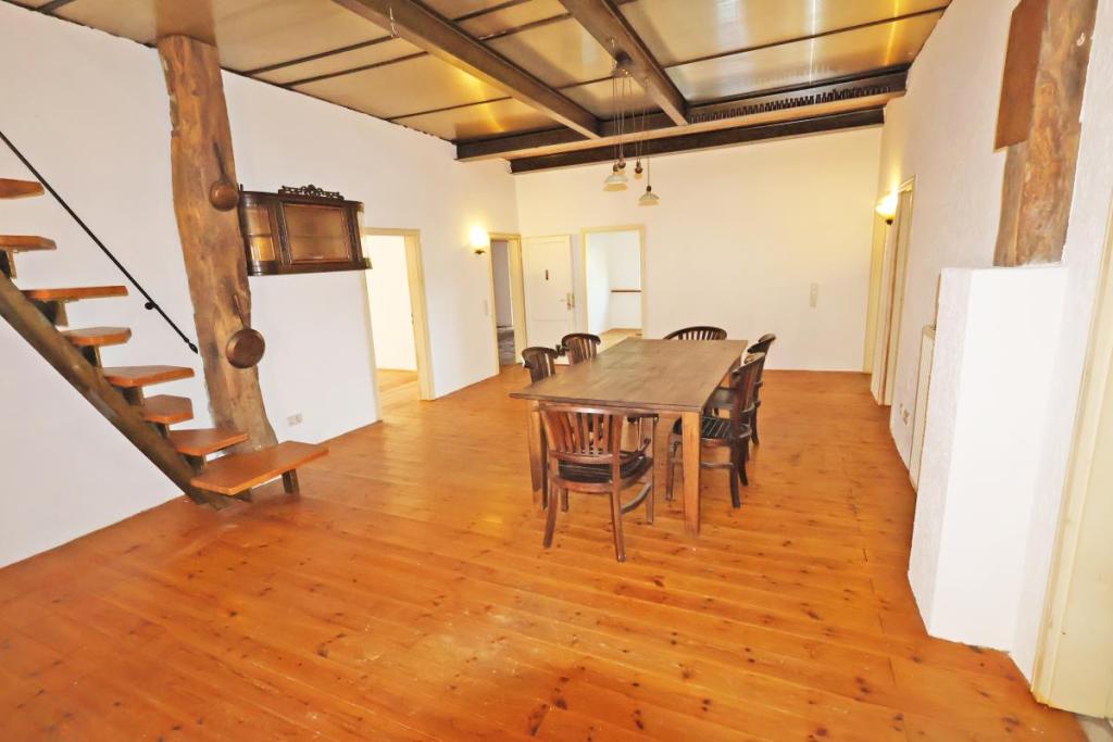 Essdiele Haus 1