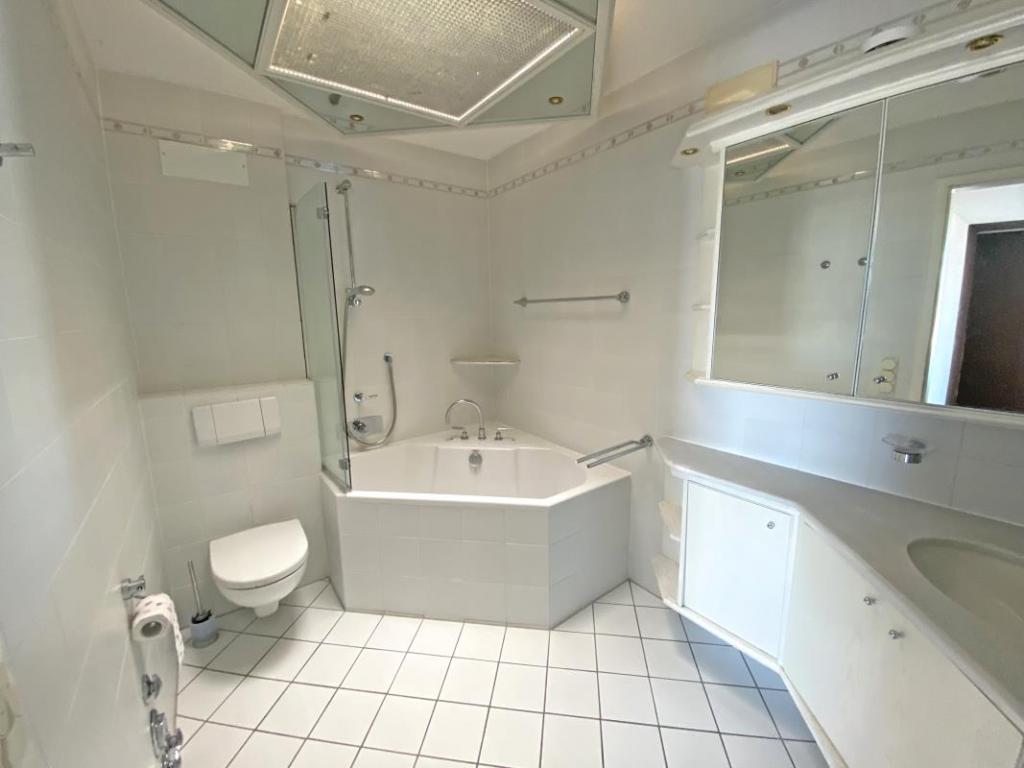 Tageslichtbad Penthouse DG