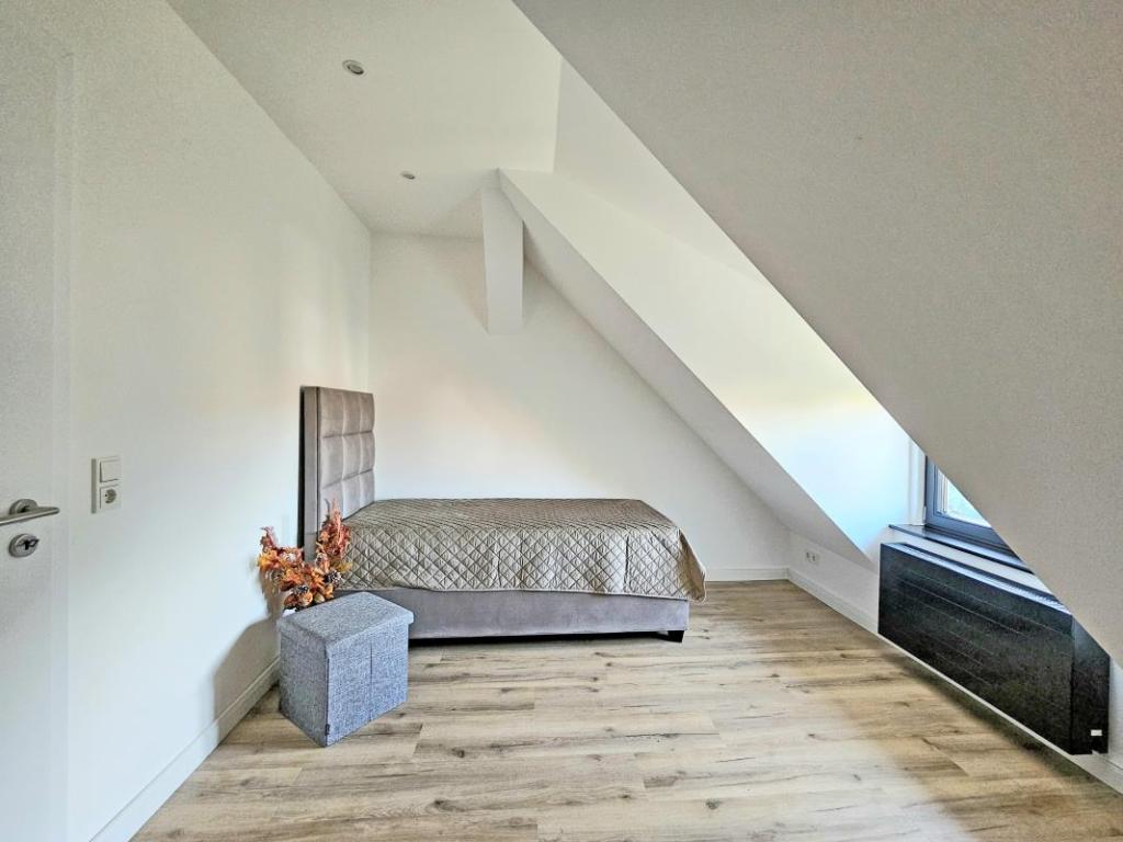 Schlafzimmer DG