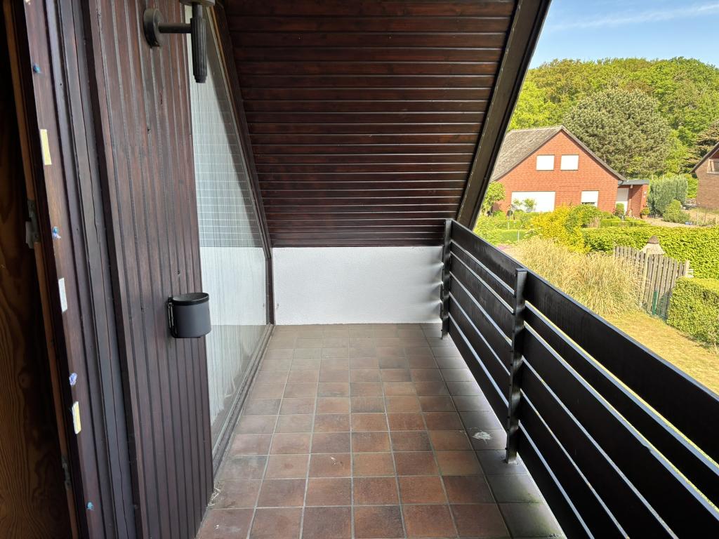 Loggia mit Blick in Garten und ins Grüne