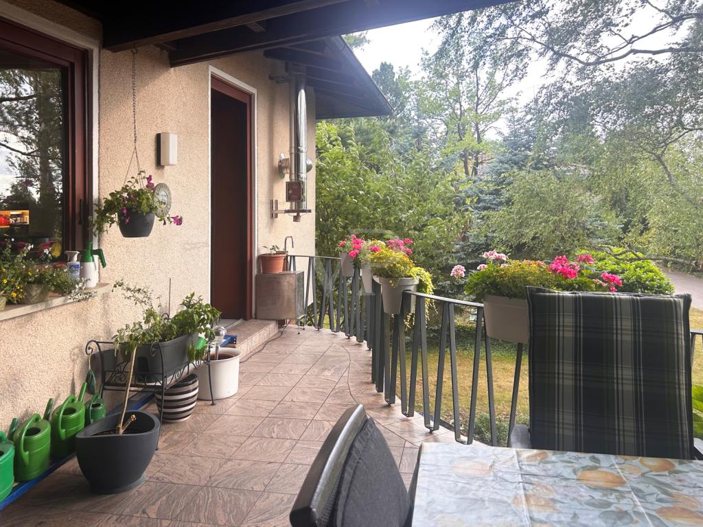 Blick in den Garten von Balkon/überdachter Terrasse - OG