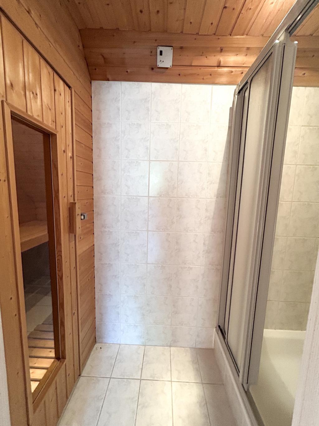 Sauna mit Dusche im OG