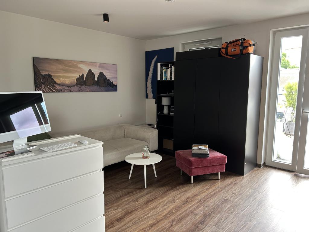 Moderne 1-Zimmer-Wohnung mit großzügigem Balkon in Burgau - Foto 2