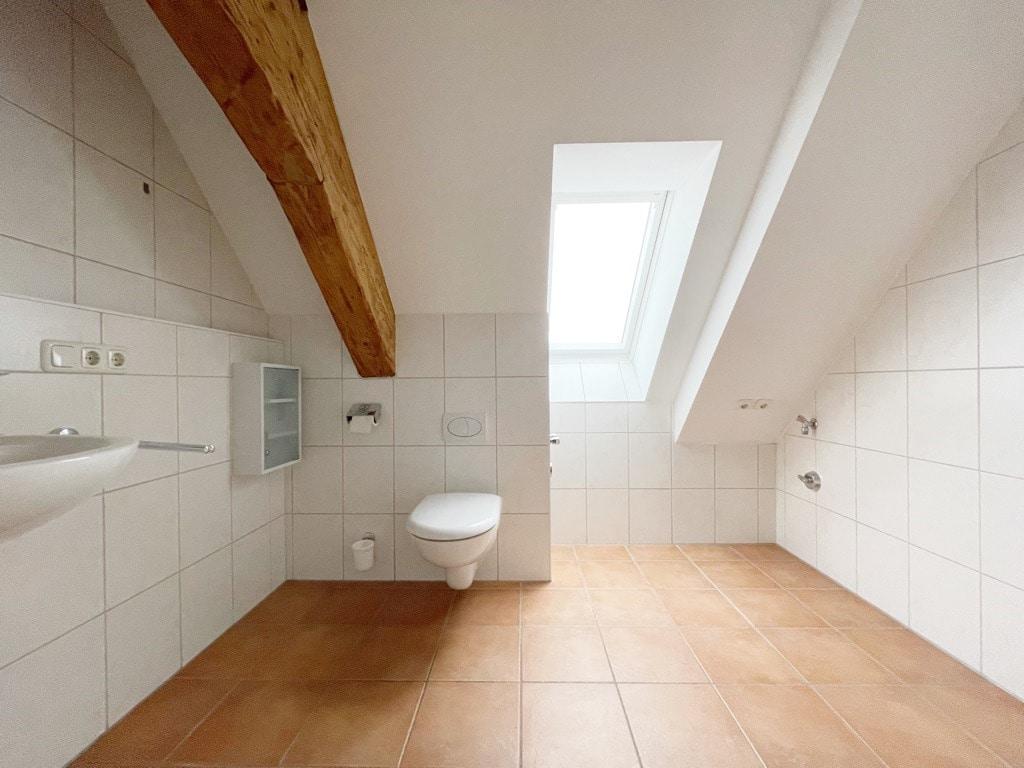 Dachgeschosswohnung im Herzen von Lauingen sucht neuen Mieter! - Photo 4