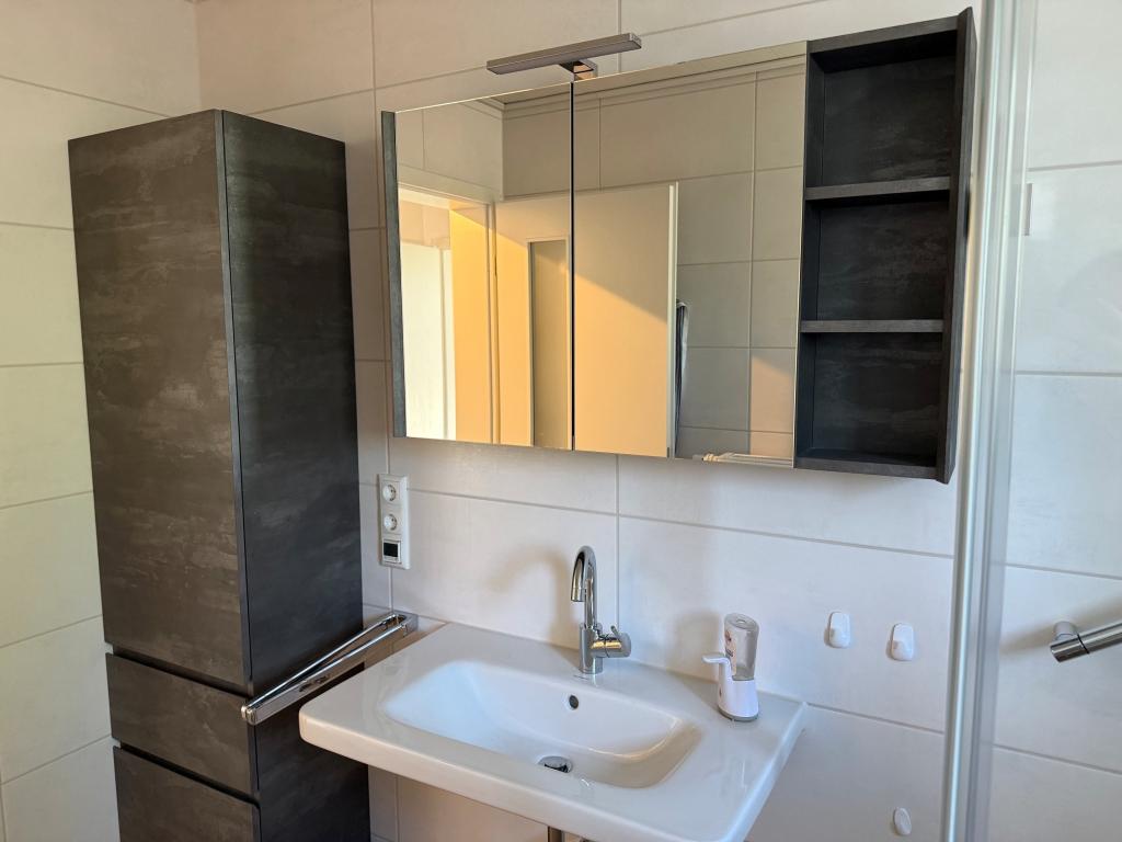renovierte, helle 4-Zimmer-Wohnung mit großer Terrasse zu vermieten - Photo 4