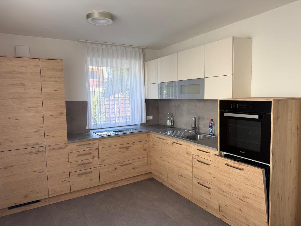 renovierte, helle 4-Zimmer-Wohnung mit großer Terrasse zu vermieten - Photo 3