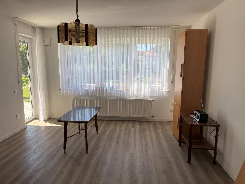 renovierte, helle 4-Zimmer-Wohnung mit großer Terrasse zu vermieten - Photo 1