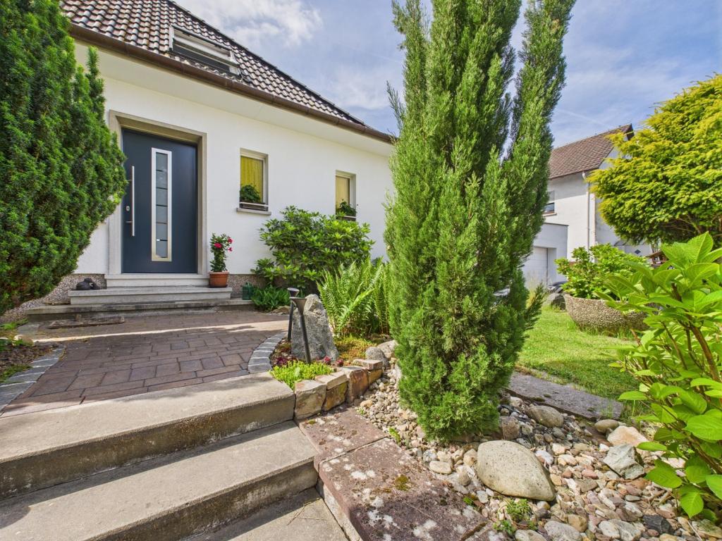 Eingangsbereich mit Vorgarten