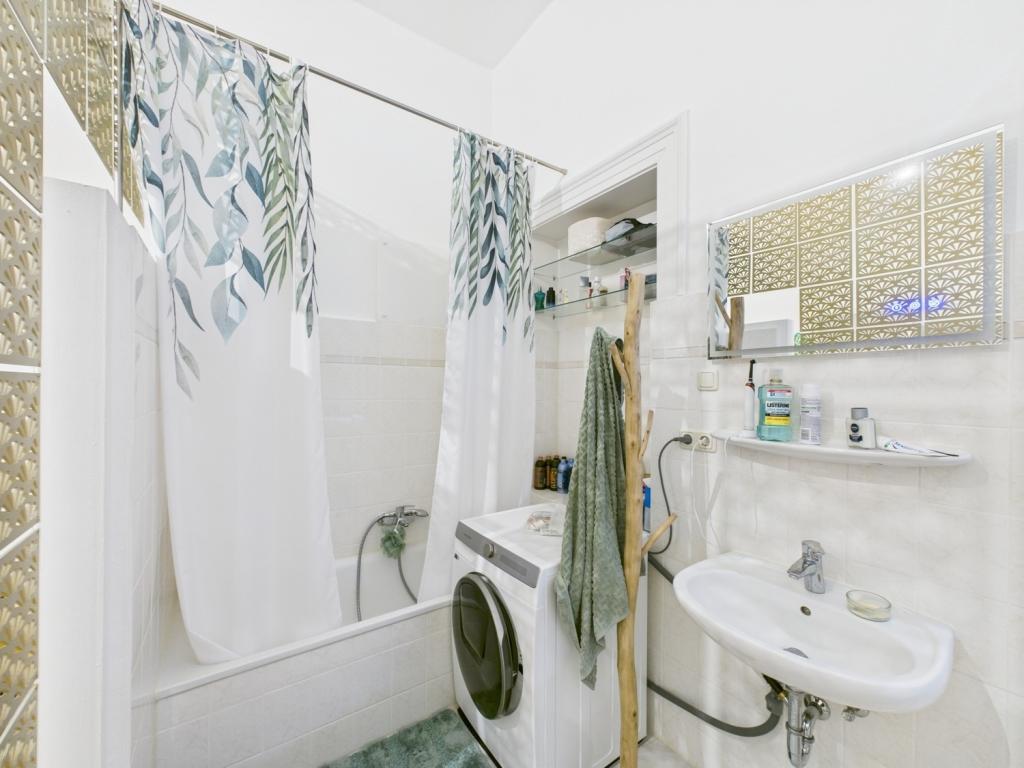 Badezimmer (EG)