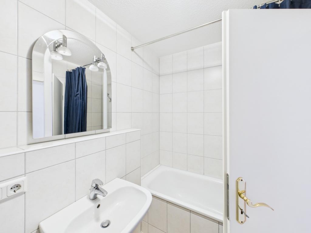Badezimmer + Badewanne (1.OG)