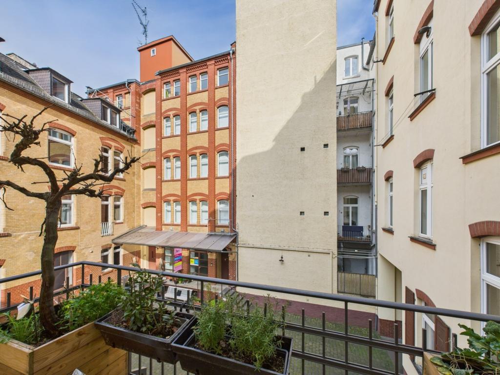 Balkon mit Blick auf Innenhof 