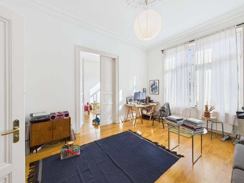 einladendes Wohnzimmer (2. OG)