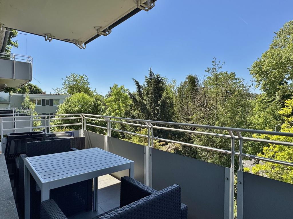 schöner Balkon mit Parkblick