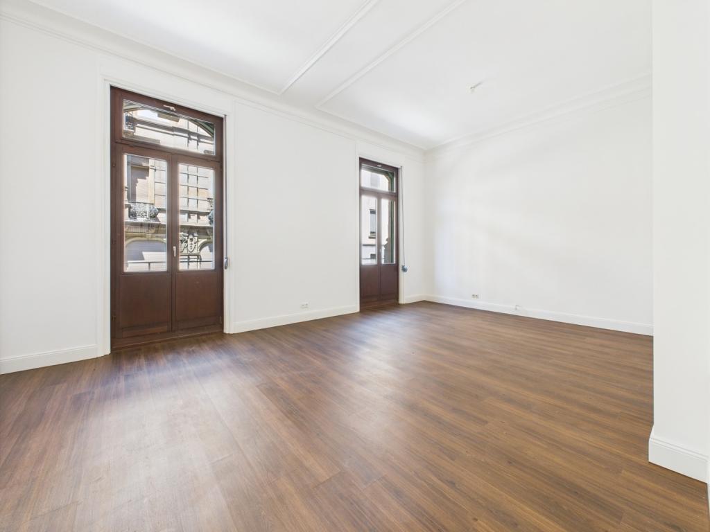 Offenes Büro mit Balkon 
