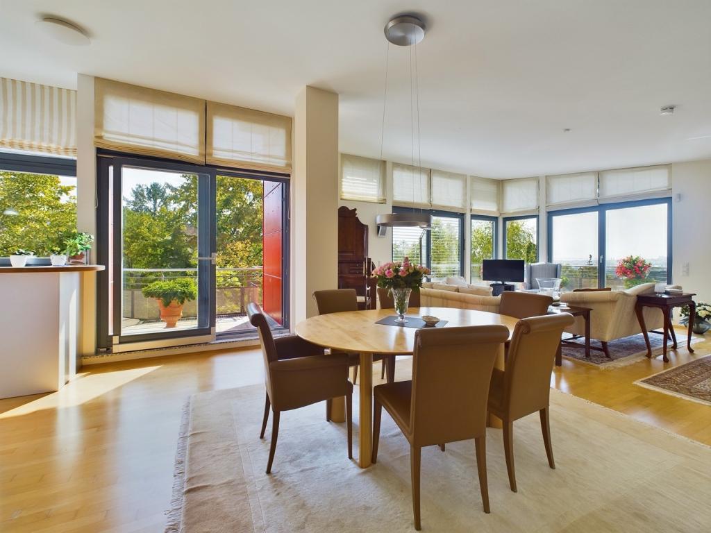Großzügiger Wohn-Essbereich