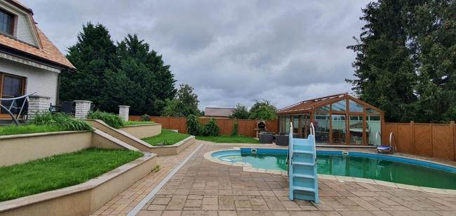 Grundstück mit Pool