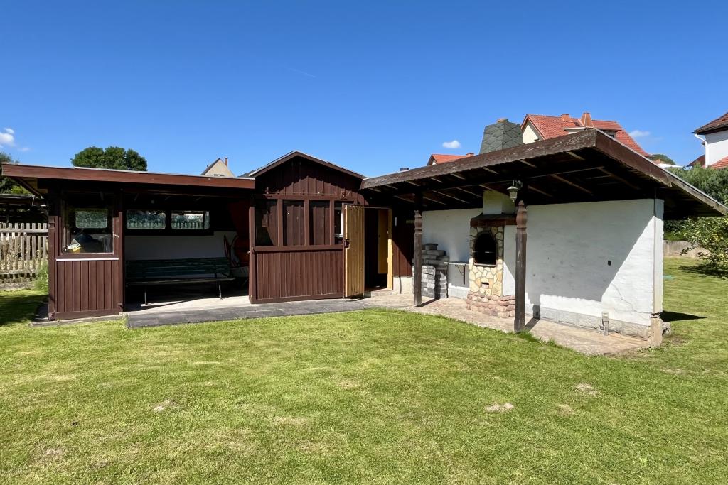 Gartenhaus in der Grundstücksmitte