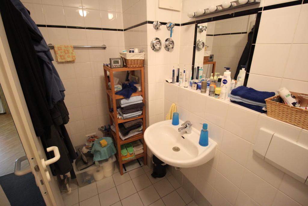 Badezimmer-ebenso