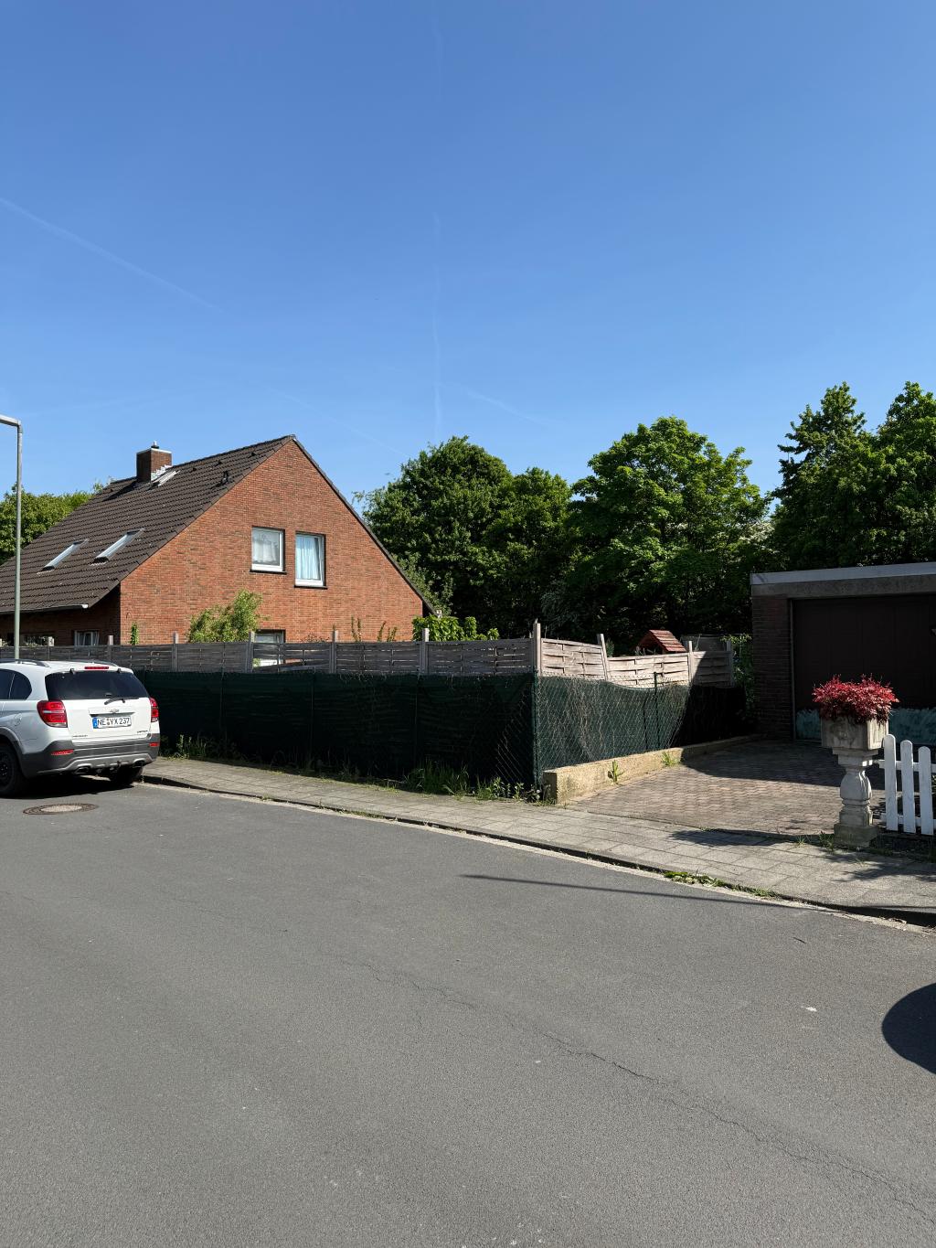 Straßenansicht ebenso
