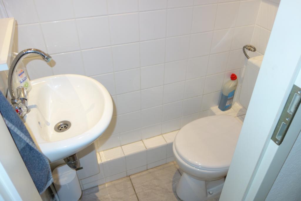 separates WC