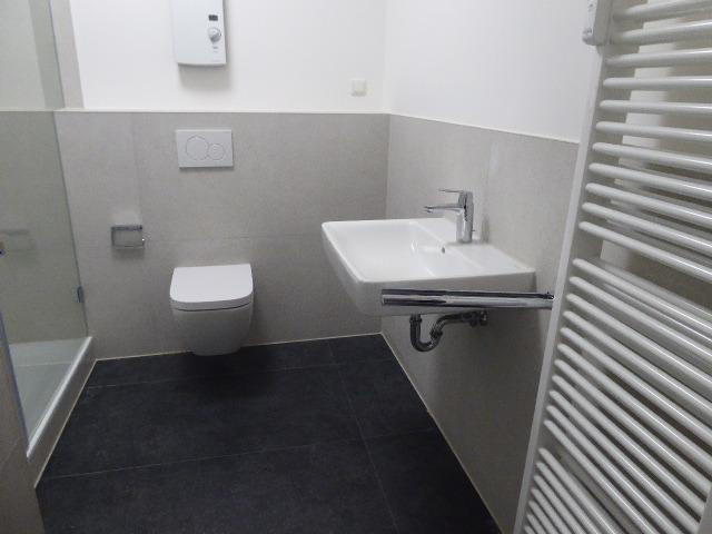 EXKLUSIV TOTALSANIERT 2 BALKONE NEUES BAD + G-WC PARKETT ABOLUT RUHIG GARAGE MÖGLICH HILDEN-ZENTRUM - Foto 4