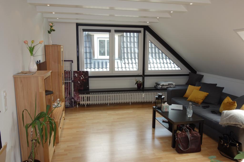 EXKLUSIV RUHIG DACHGESCHOSSAPPT.=2. OG SEP. KÜCHE EINBAUKÜ. MÖGL. MODERNES WANNENBAD LAMINAT HILDEN - Photo 1