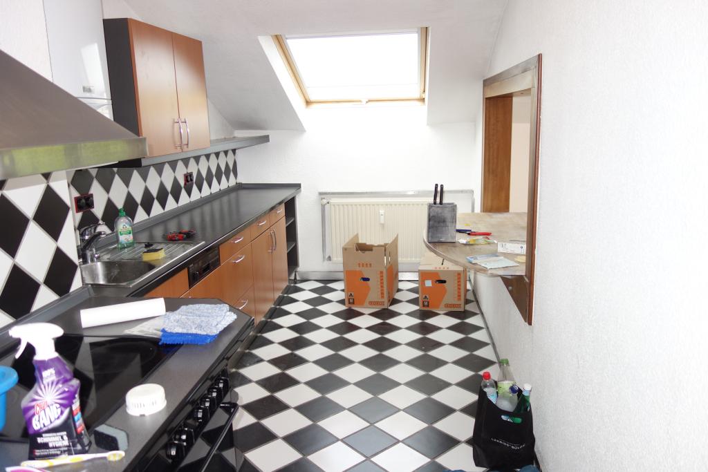 EXKLUSIV AM LESSINGPLATZ HELL + RUHIG RENOVIERT INKL. EINBAUKÜCHE LAMINAT DUSCHBAD 5. ETAGE/OBERBILK - Foto 2